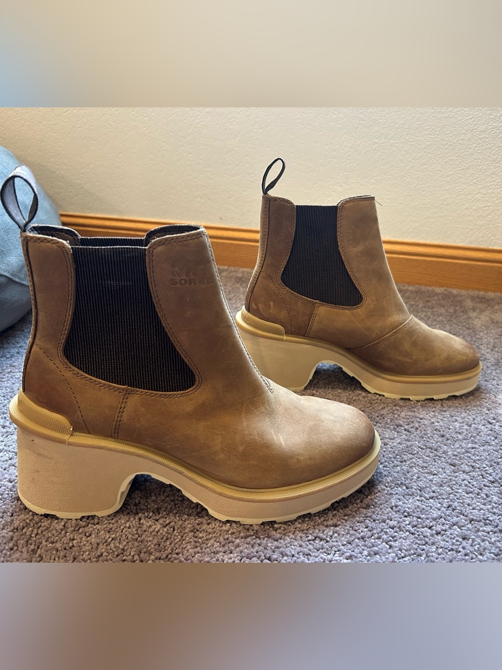 Sorel Tan Chelsea Platform Ankle Boots 9